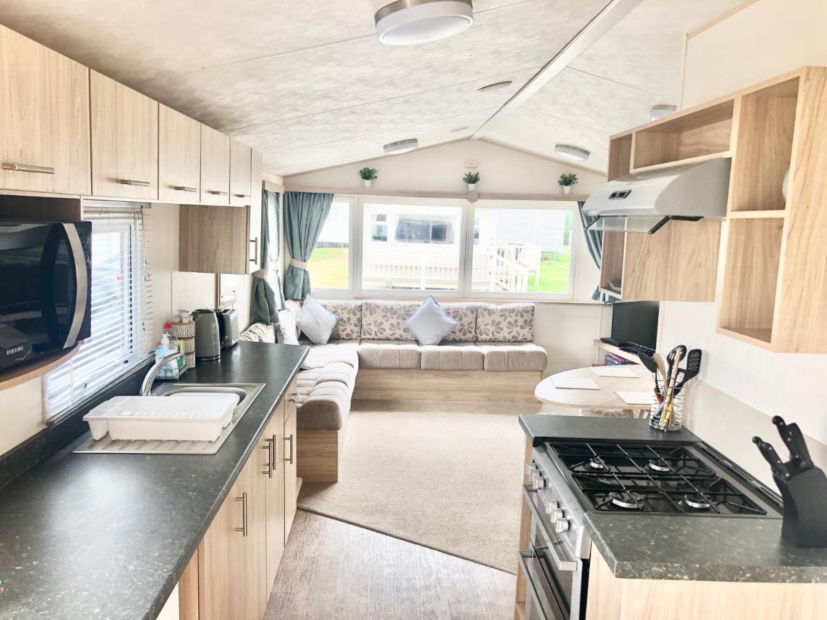 The Salsa Attractive Accomodation At Tattershall Lakes Exterior photo